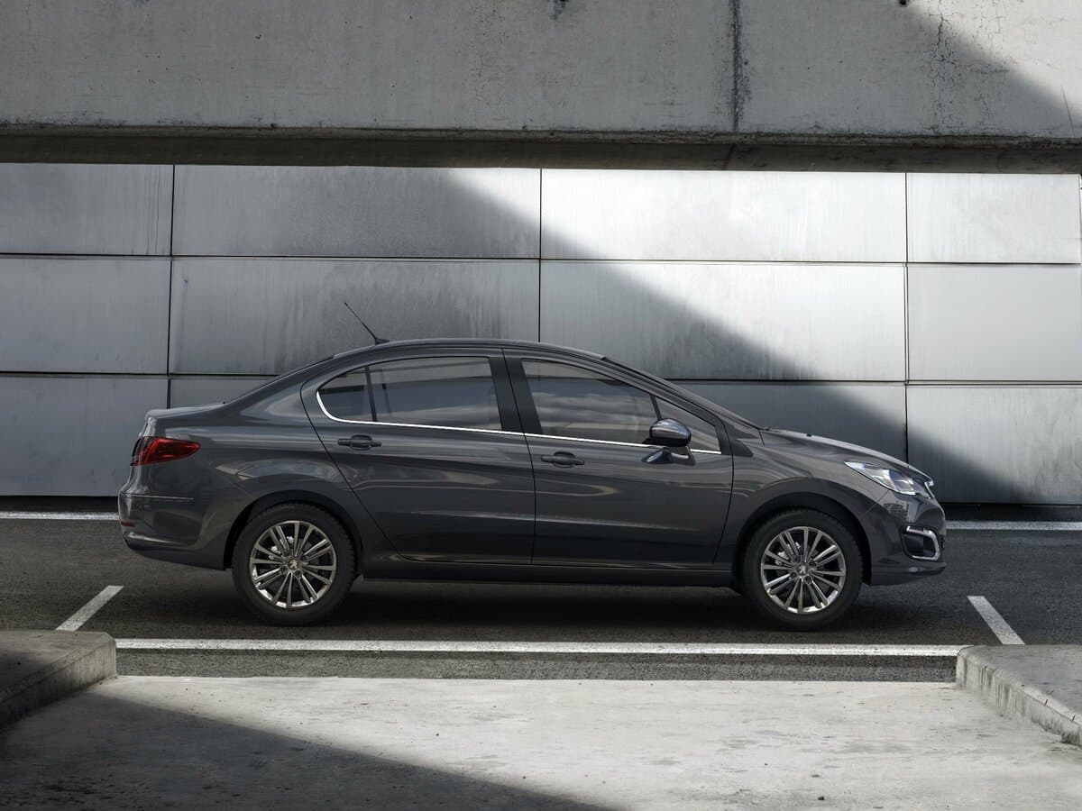 Peugeot 408 I Restayling — Yandan