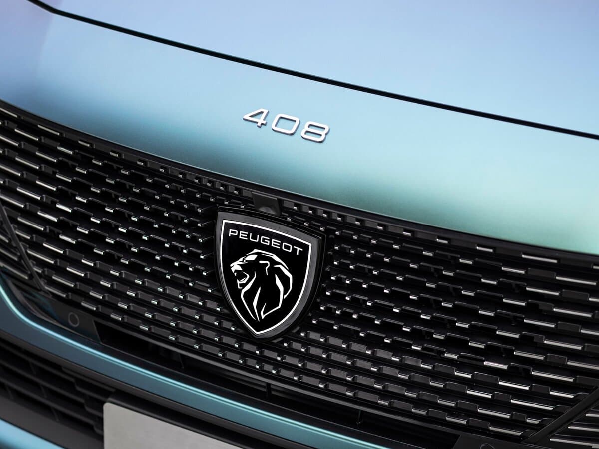 Peugeot 408 II Restayling 2 — Salon, arxadan