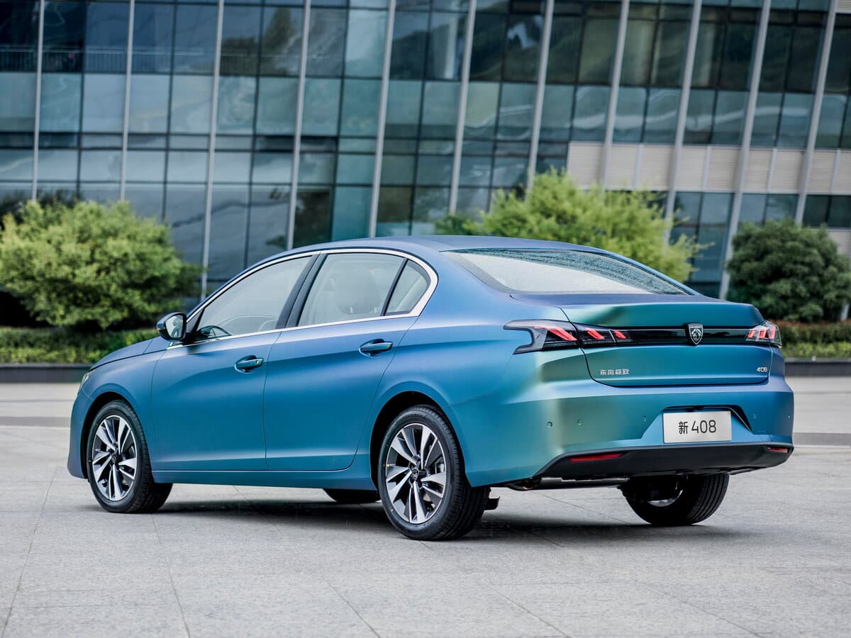 Peugeot 408 II Restayling 2 — 3/4 arxadan