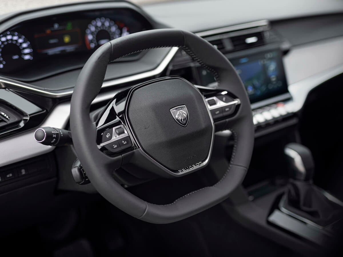 Peugeot 408 II Restayling 2 — Sükan