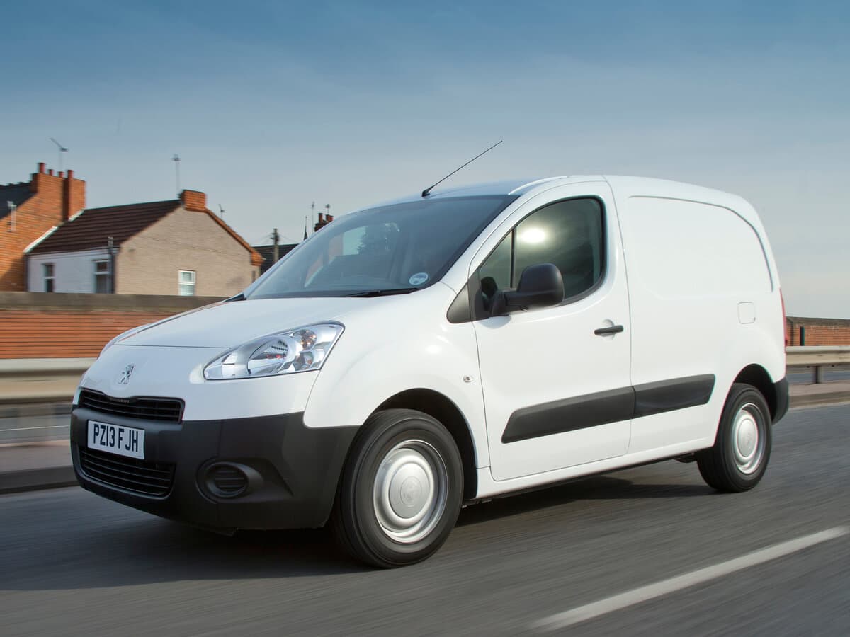 Peugeot Partner II — Yandan