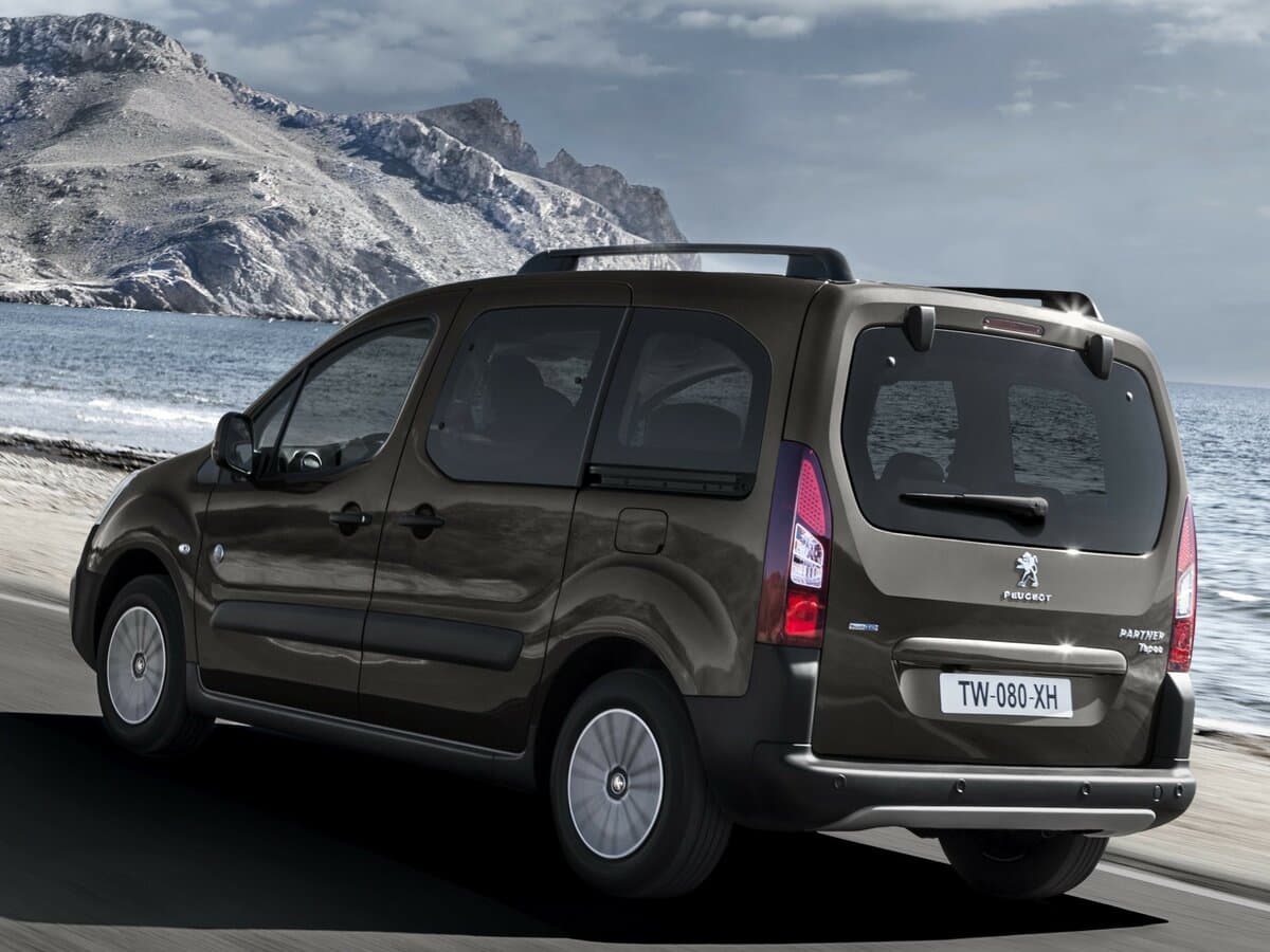 Peugeot Partner II Restayling 2 — 3/4 arxadan