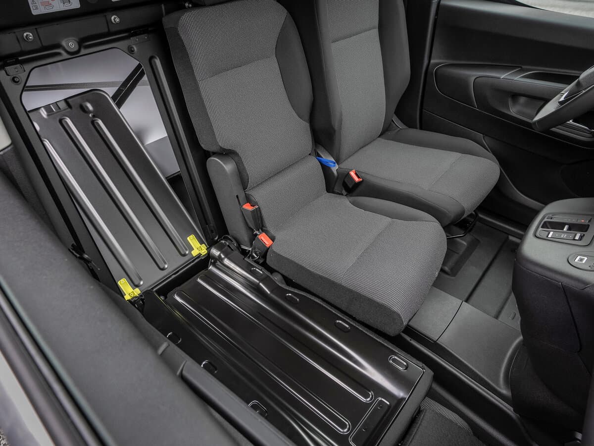 Peugeot Partner III Restayling — Salon, öndən