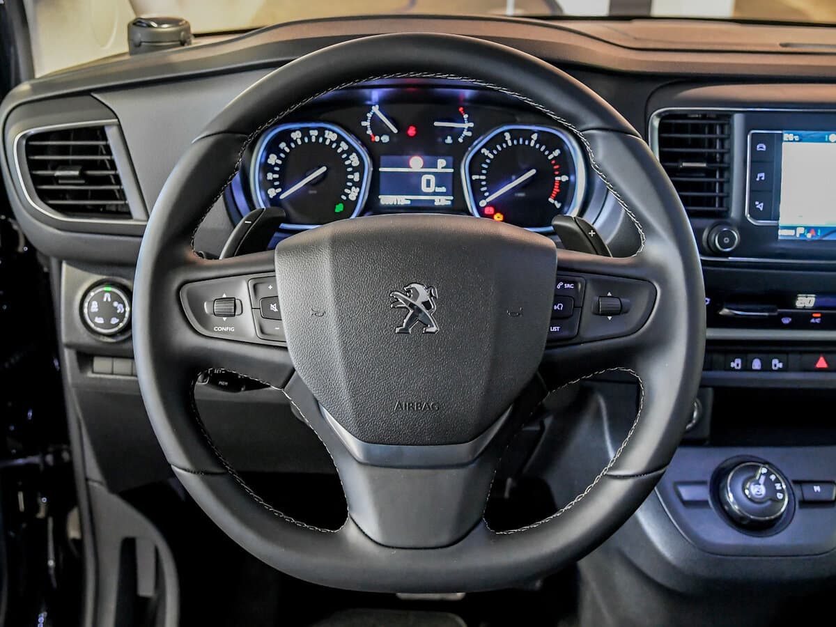Peugeot Traveller I — Sükan