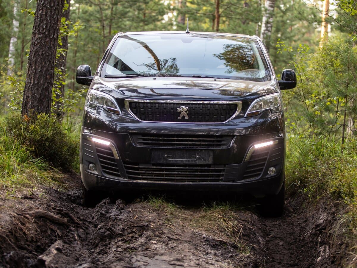 Peugeot Traveller I — Öndən