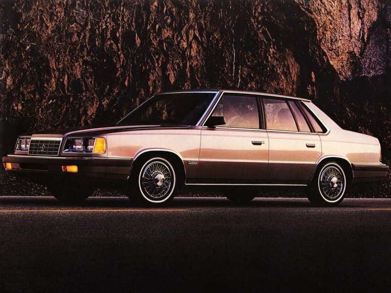 Plymouth Caravelle 1983 – 1988 — Əsas şəkil