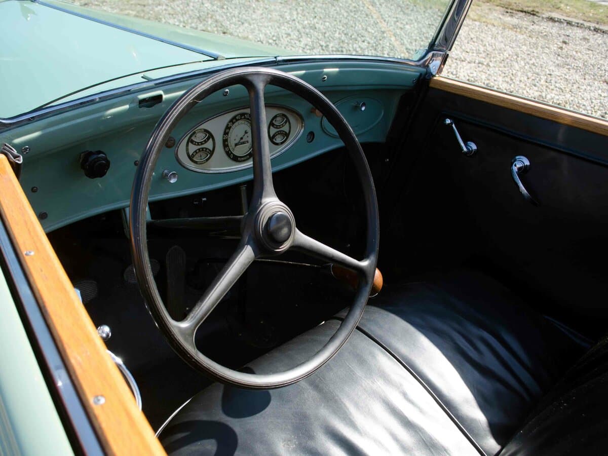Plymouth De Luxe I — Sükan