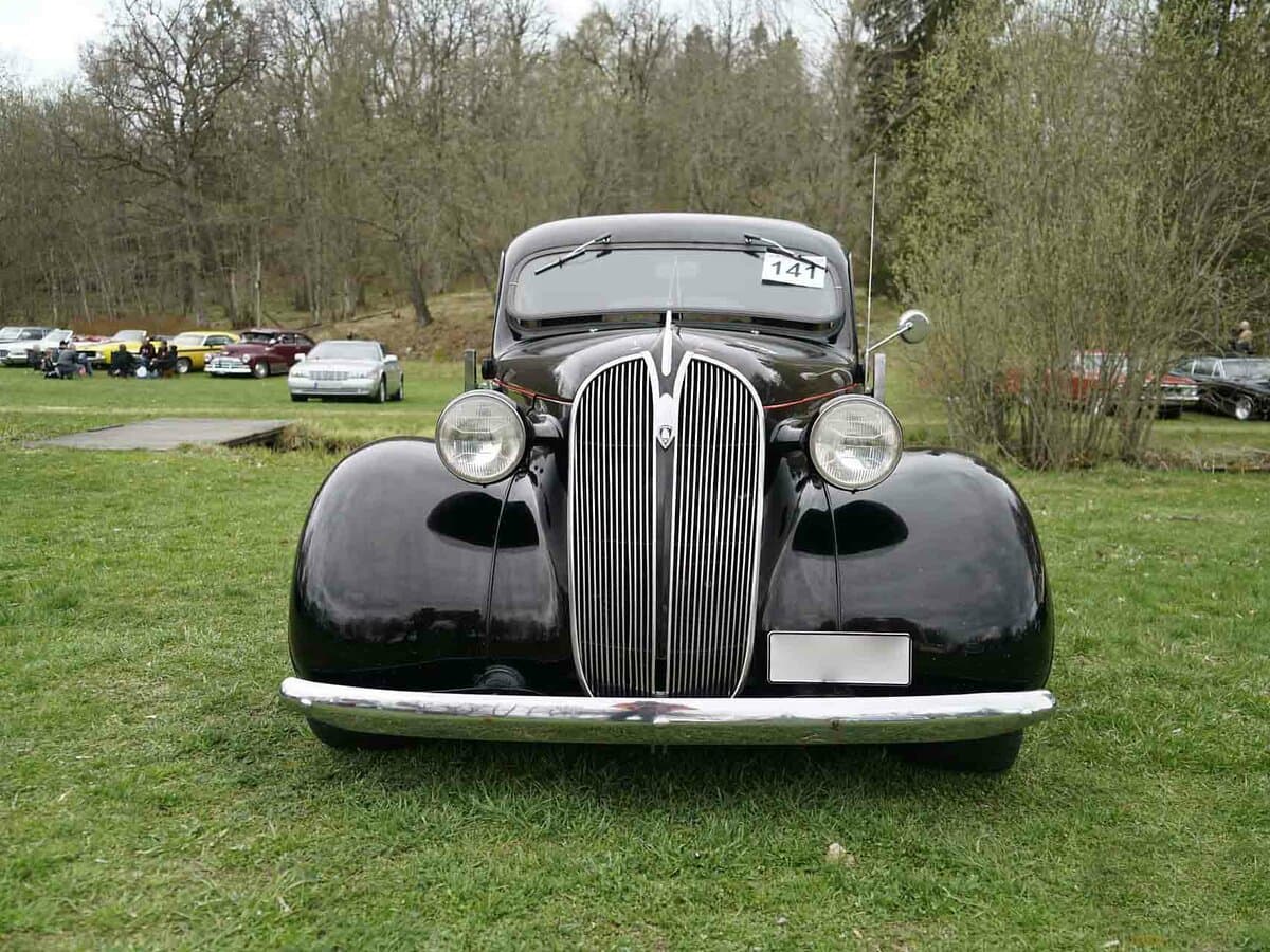 Plymouth De Luxe I — Öndən