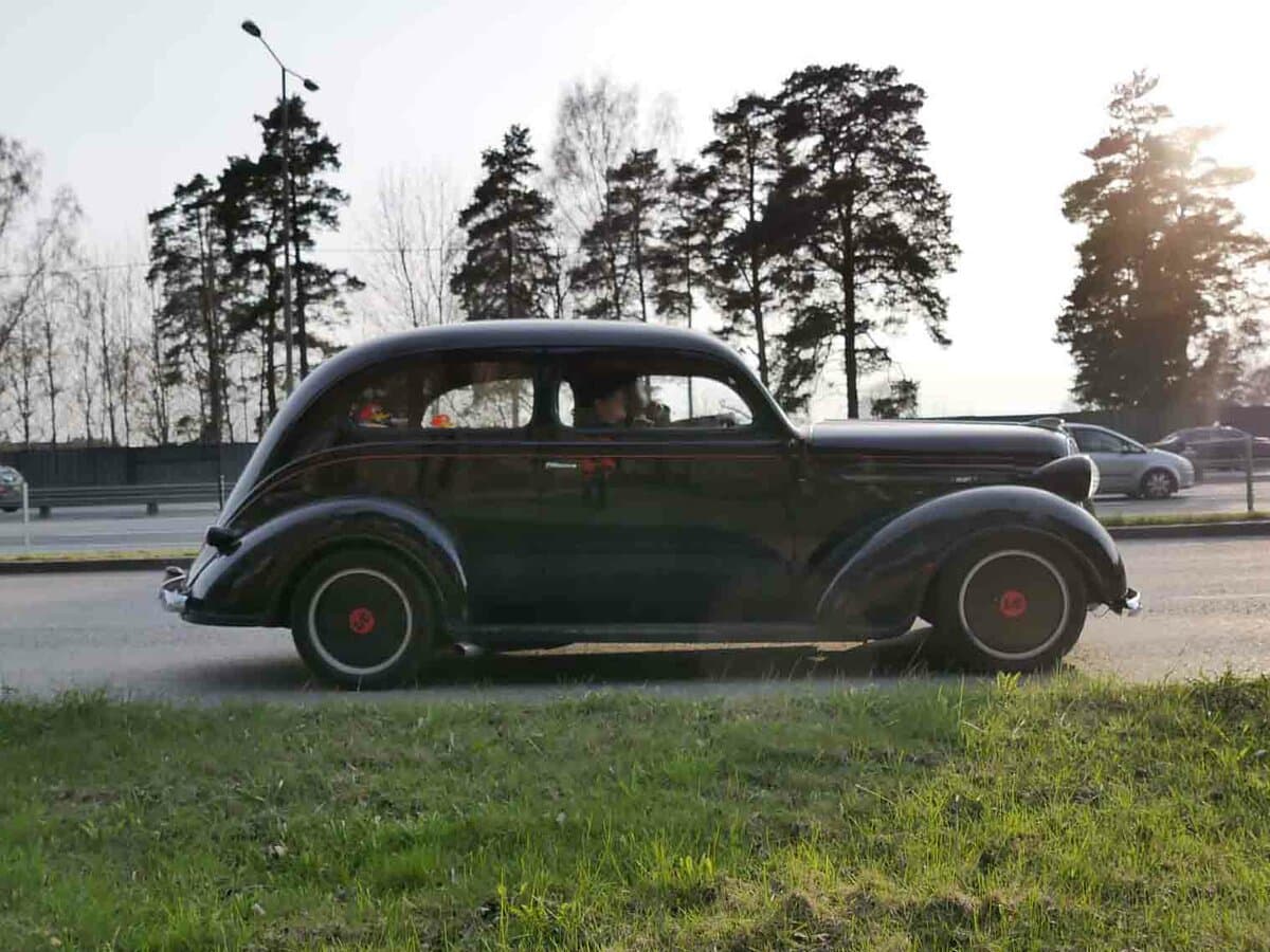 Plymouth De Luxe I — Yandan