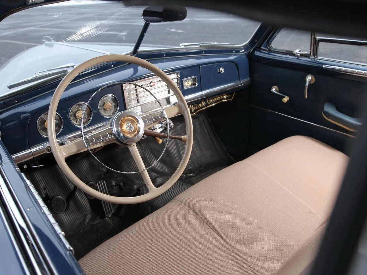 Plymouth De Luxe II — Sükan