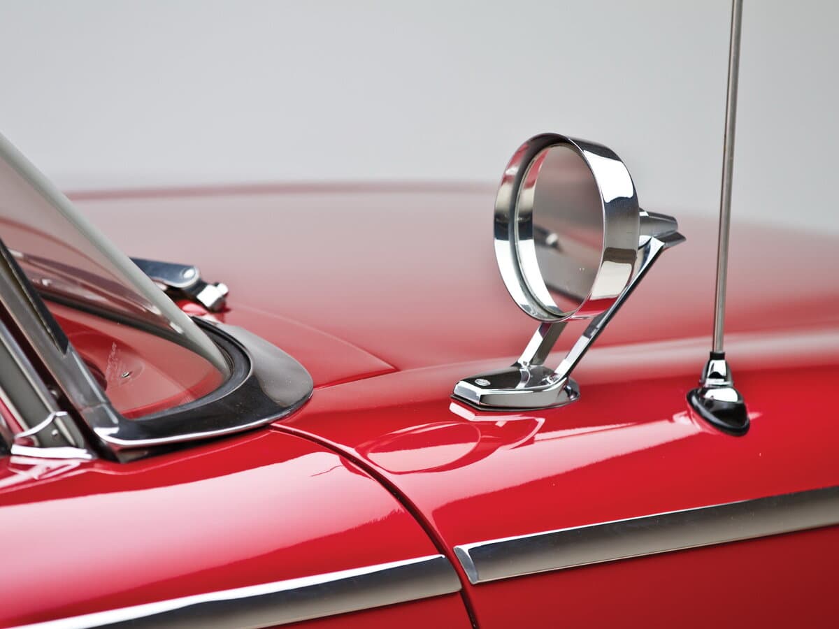Plymouth Fury II — Yan güzgü