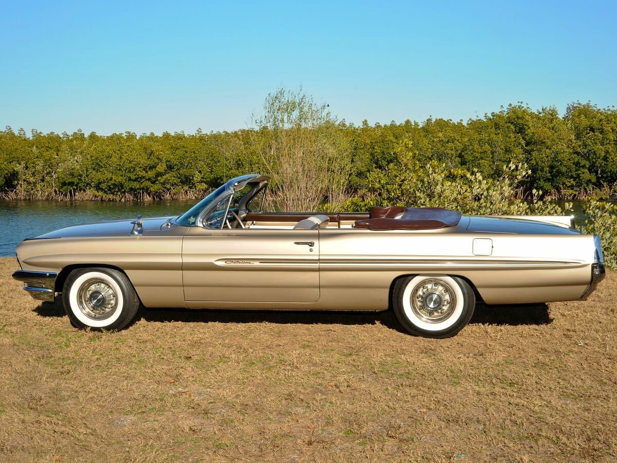 Pontiac Catalina II — Yandan
