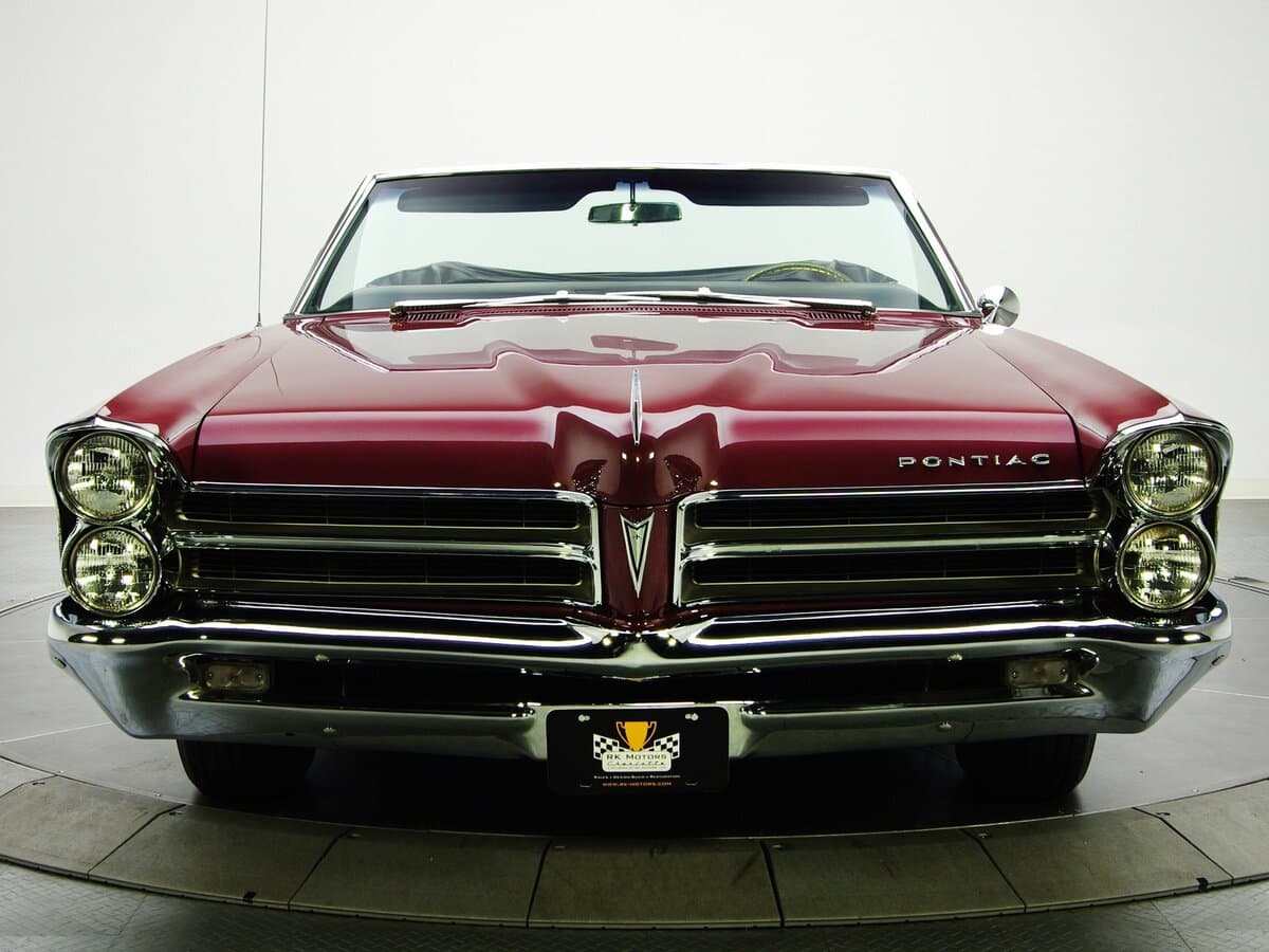 Pontiac Catalina III — Öndən