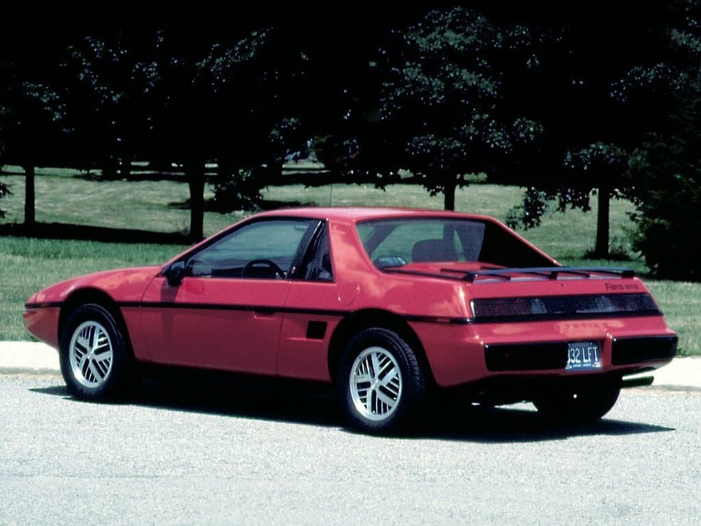 Pontiac Fiero 1984 – 1988 — 3/4 arxadan