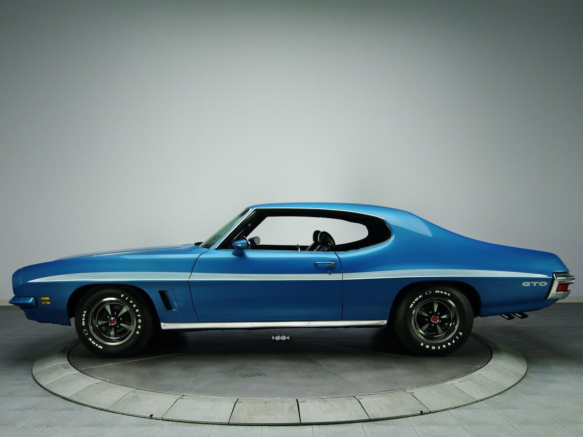 Pontiac LeMans III — Yandan