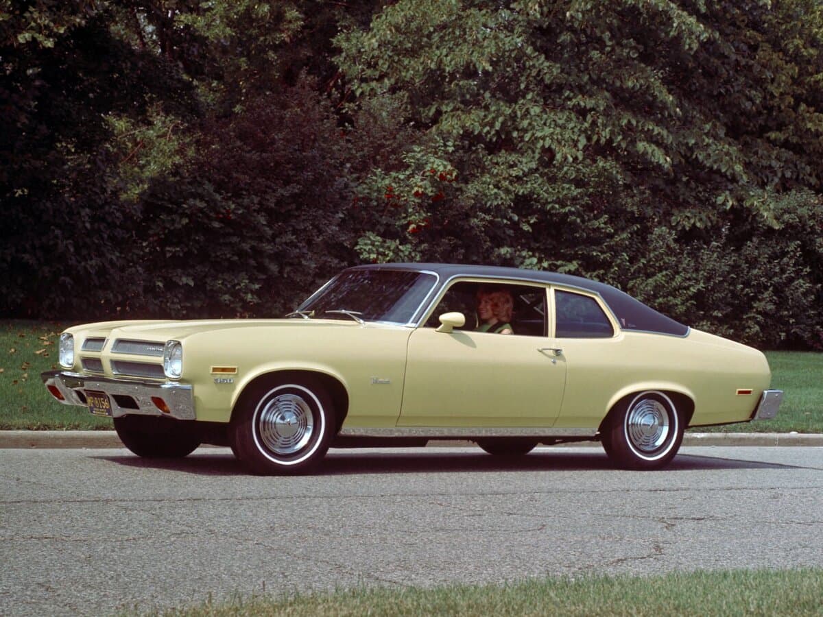 Pontiac Ventura II — yandan görünüş