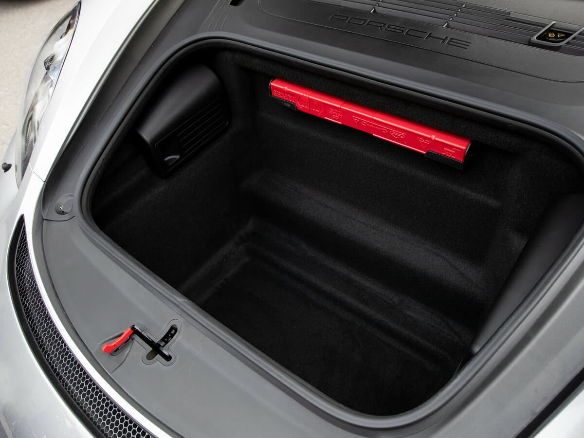 Porsche 718 Spyder I (982) — Salon, arxadan