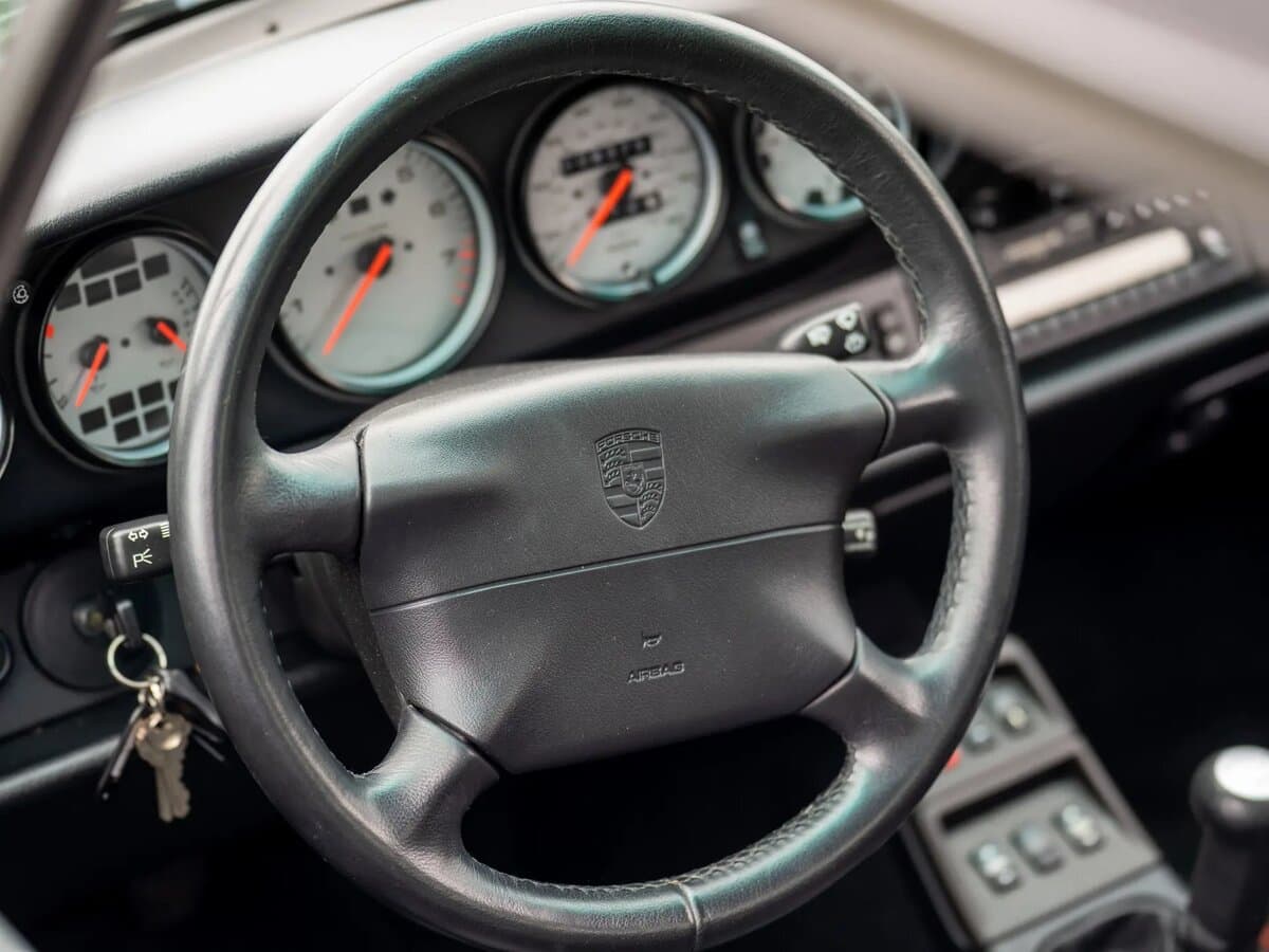 Porsche 911 IV (993) — Sükan