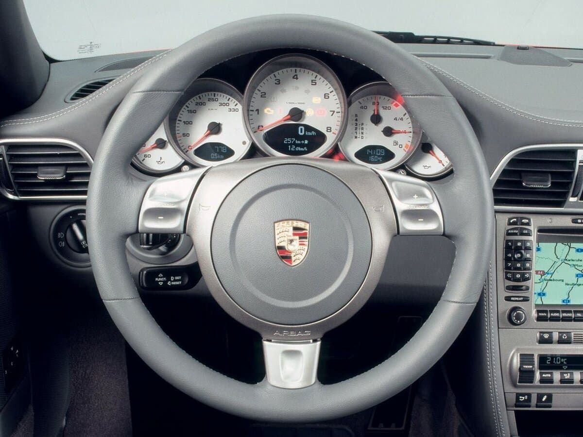 Porsche 911 VI (997) — Sükan