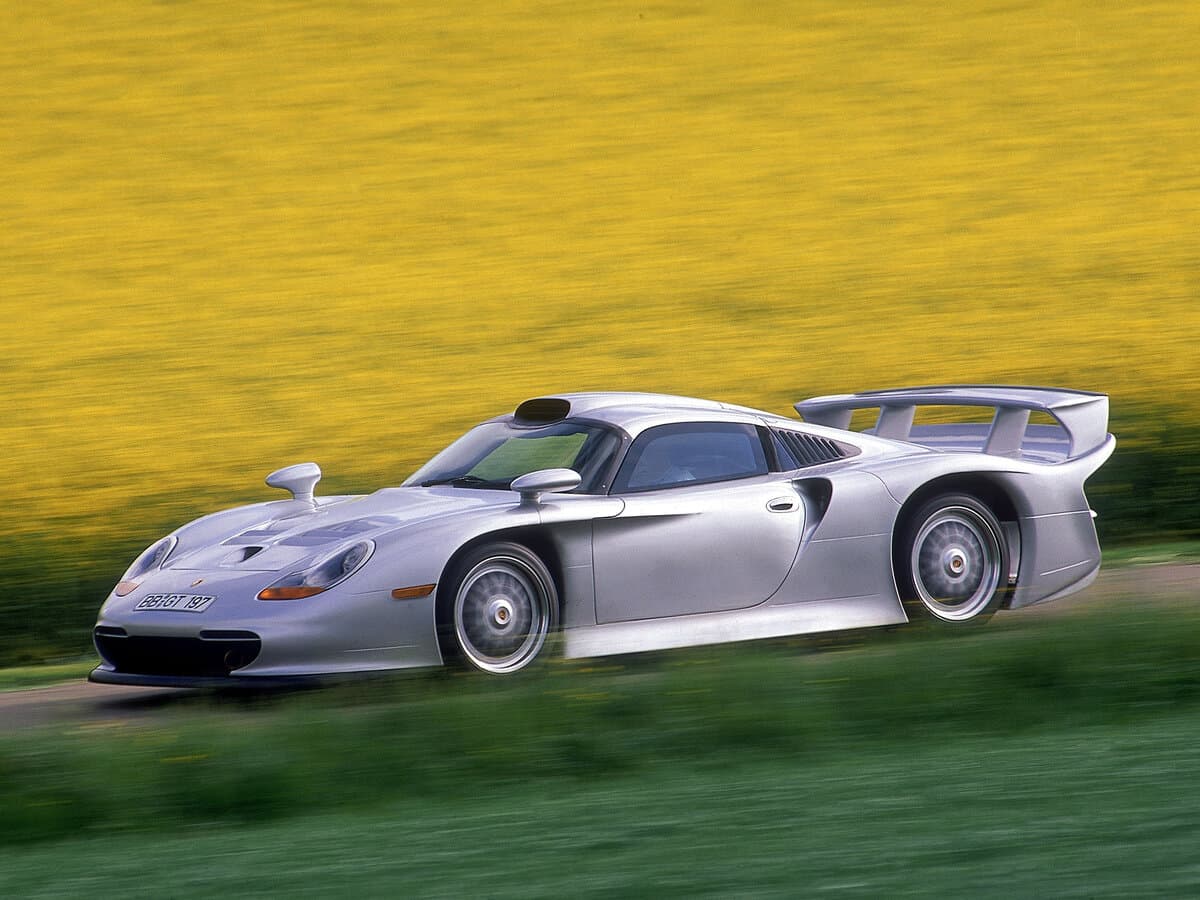 Porsche 911 GT1 996 — Yandan