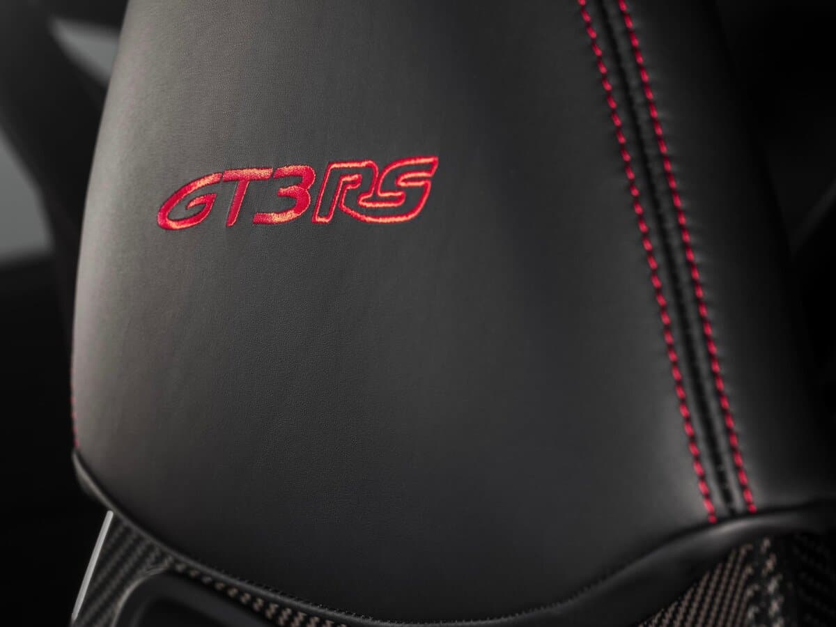 Porsche 911 GT3 992 — Salon, arxadan