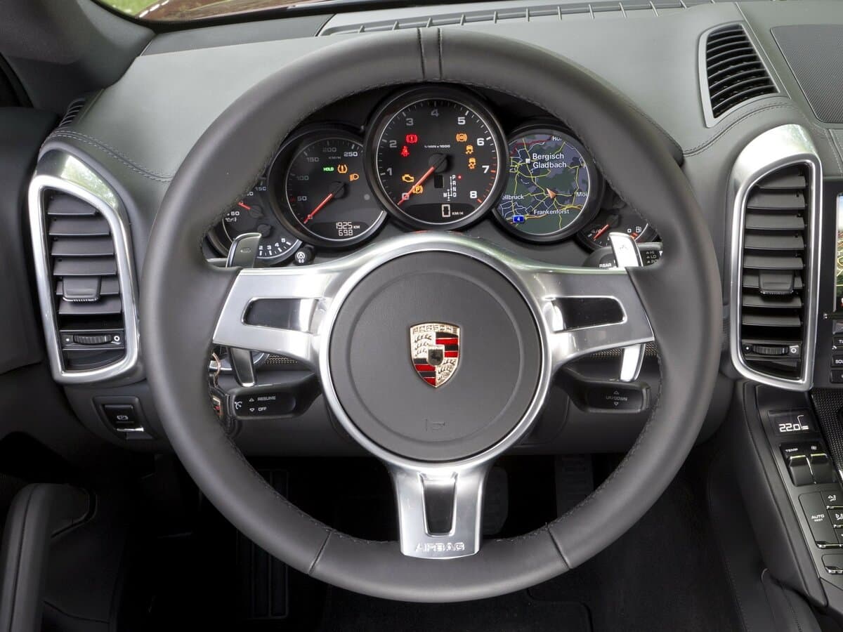 Porsche Cayenne II (958) — Sükan