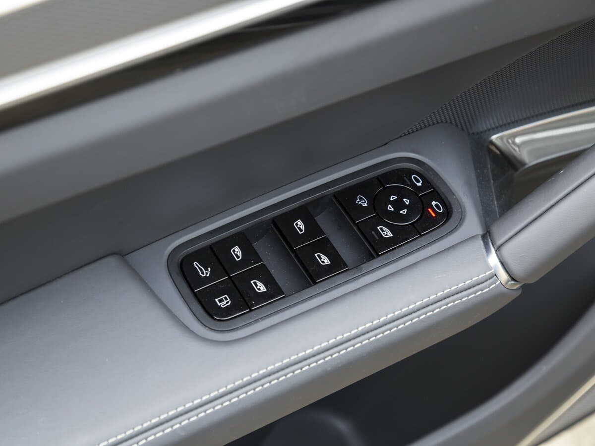 Porsche Cayenne III — Qapı