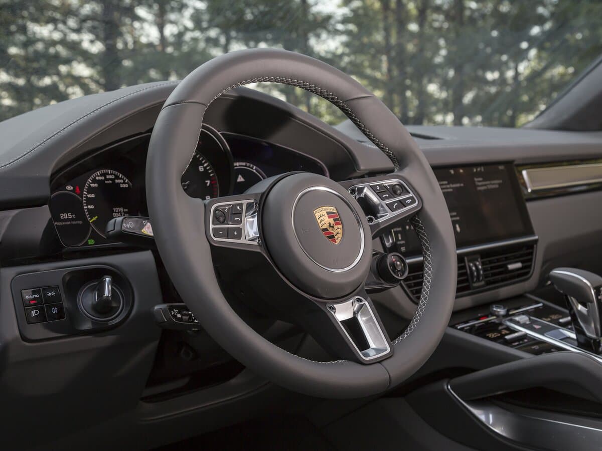 Porsche Cayenne III — Sükan