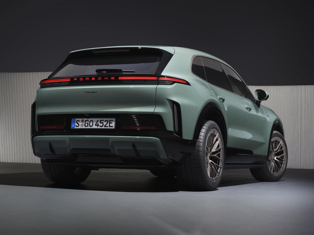 Porsche Cayenne IV — 3/4 arxadan