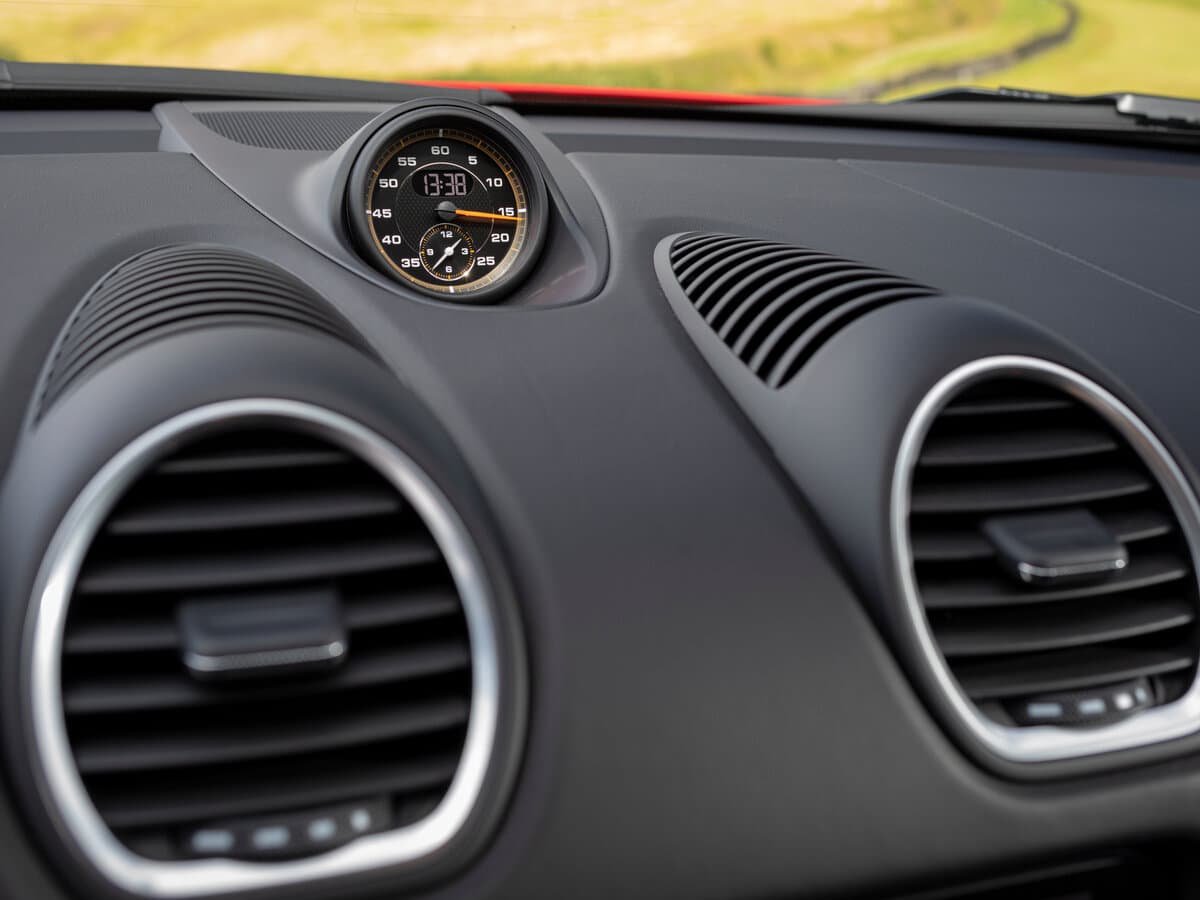 Porsche Cayman GT4 II 718 (982) — Salon, öndən