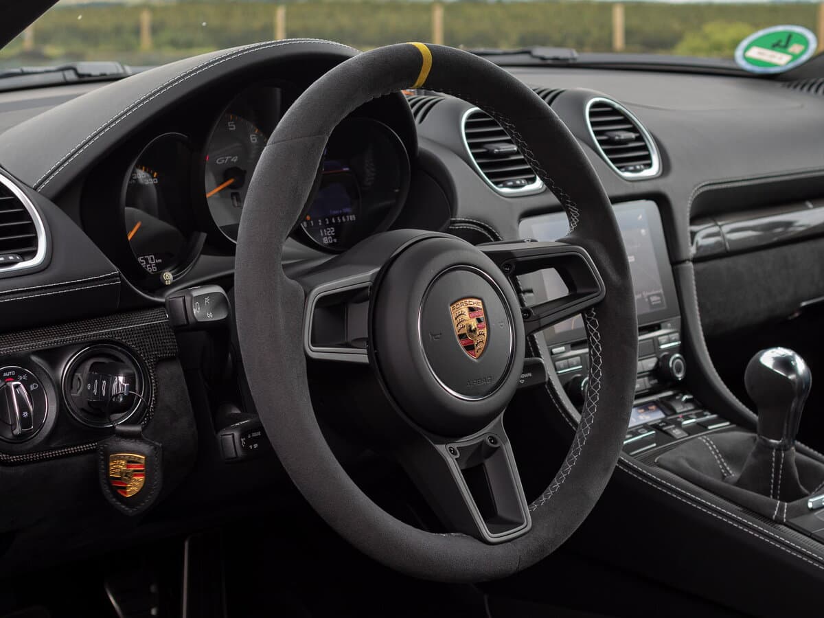 Porsche Cayman GT4 II 718 (982) — Sükan