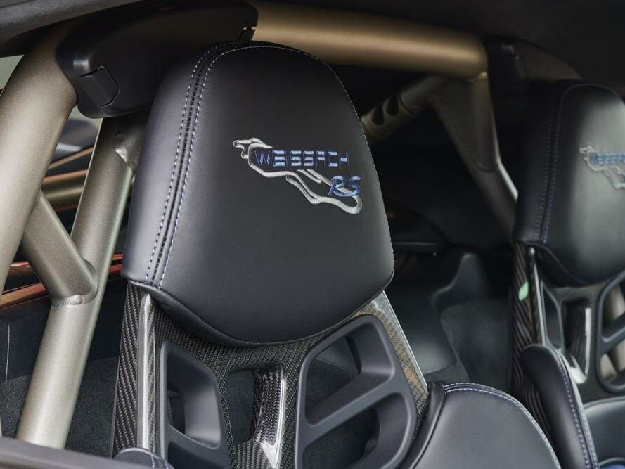 Porsche Cayman GT4 II 718 (982) — Salon, arxadan