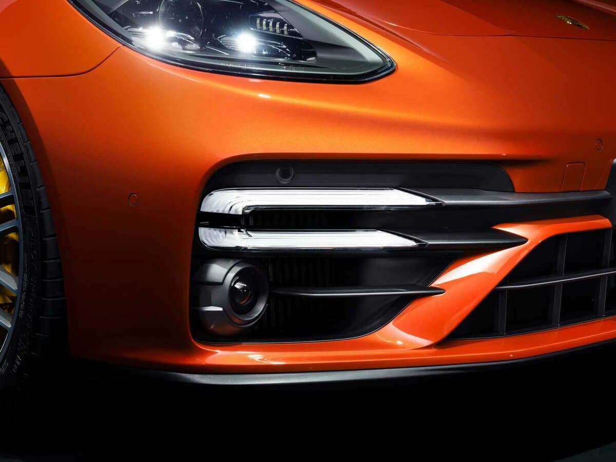 Porsche Panamera II Restayling — Fara