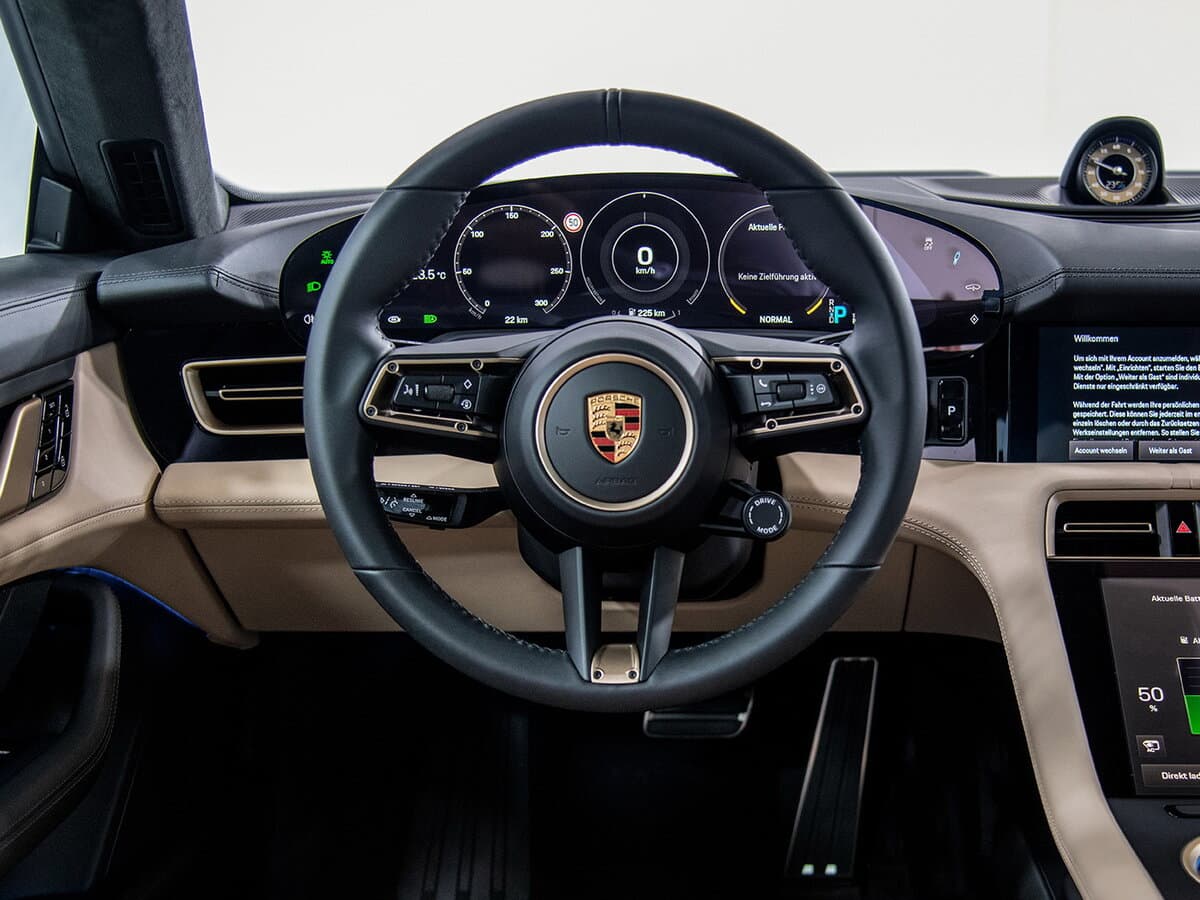 Porsche Taycan I — Sükan
