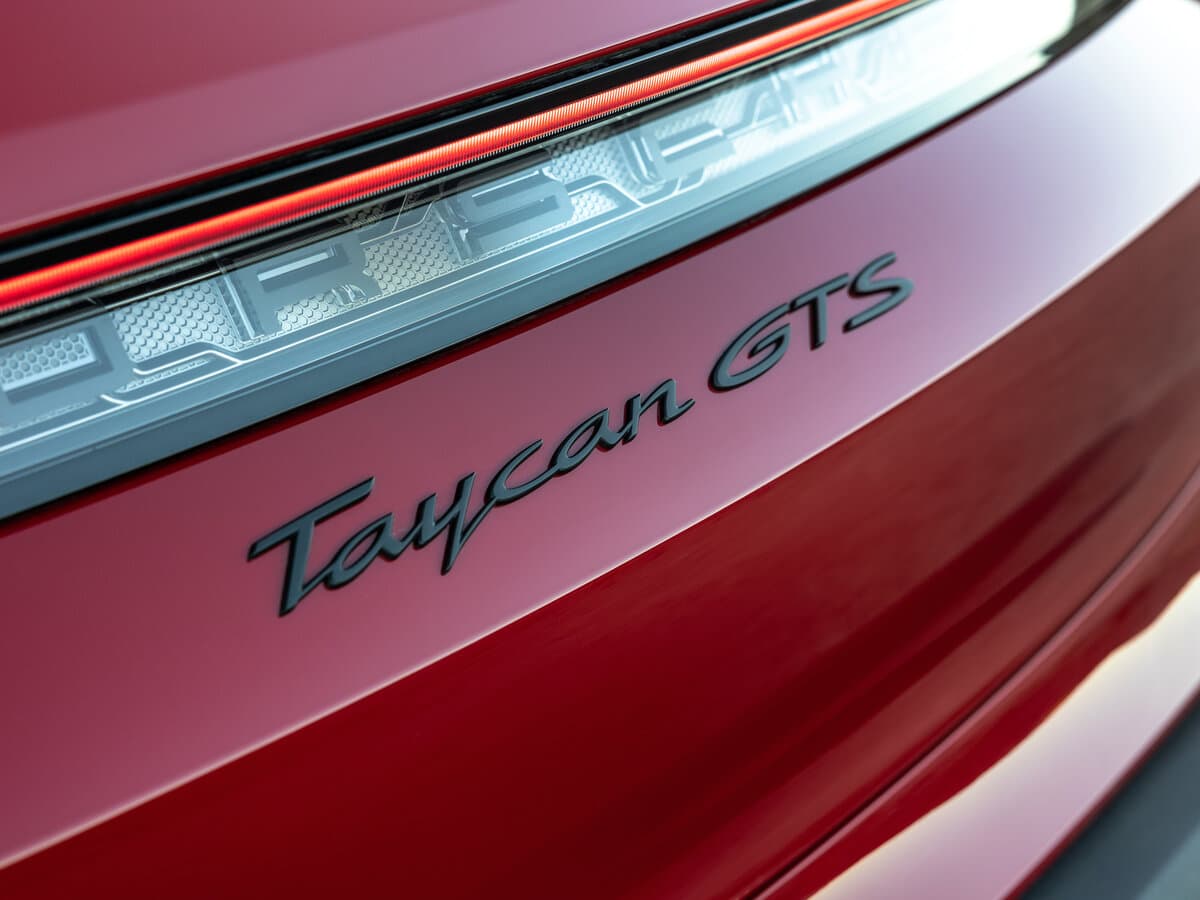 Porsche Taycan I — Salon, öndən