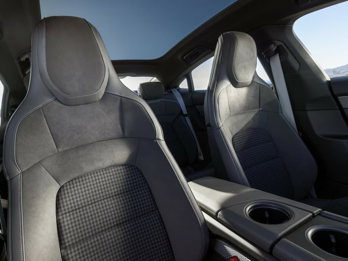 Porsche Taycan I Restayling — Salon, arxadan