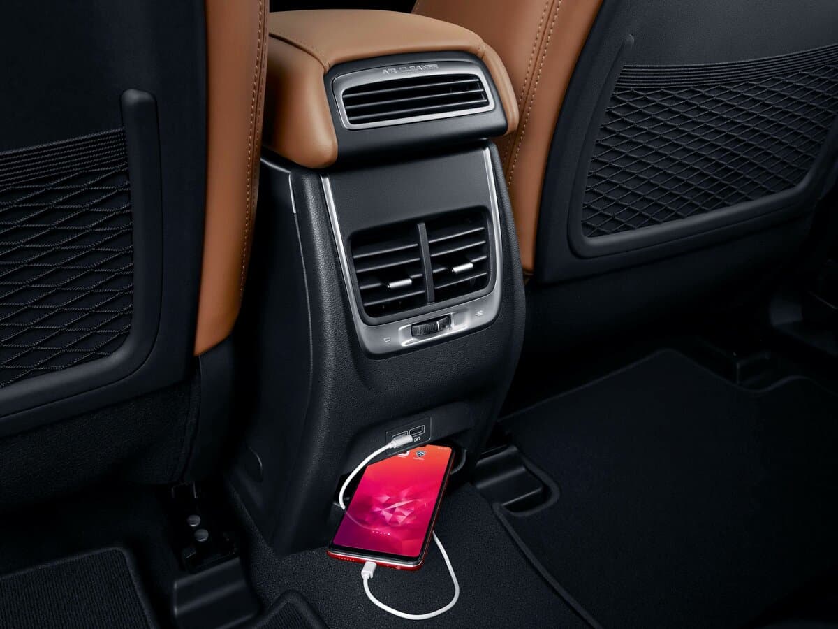 Proton X70 I — Salon, arxadan