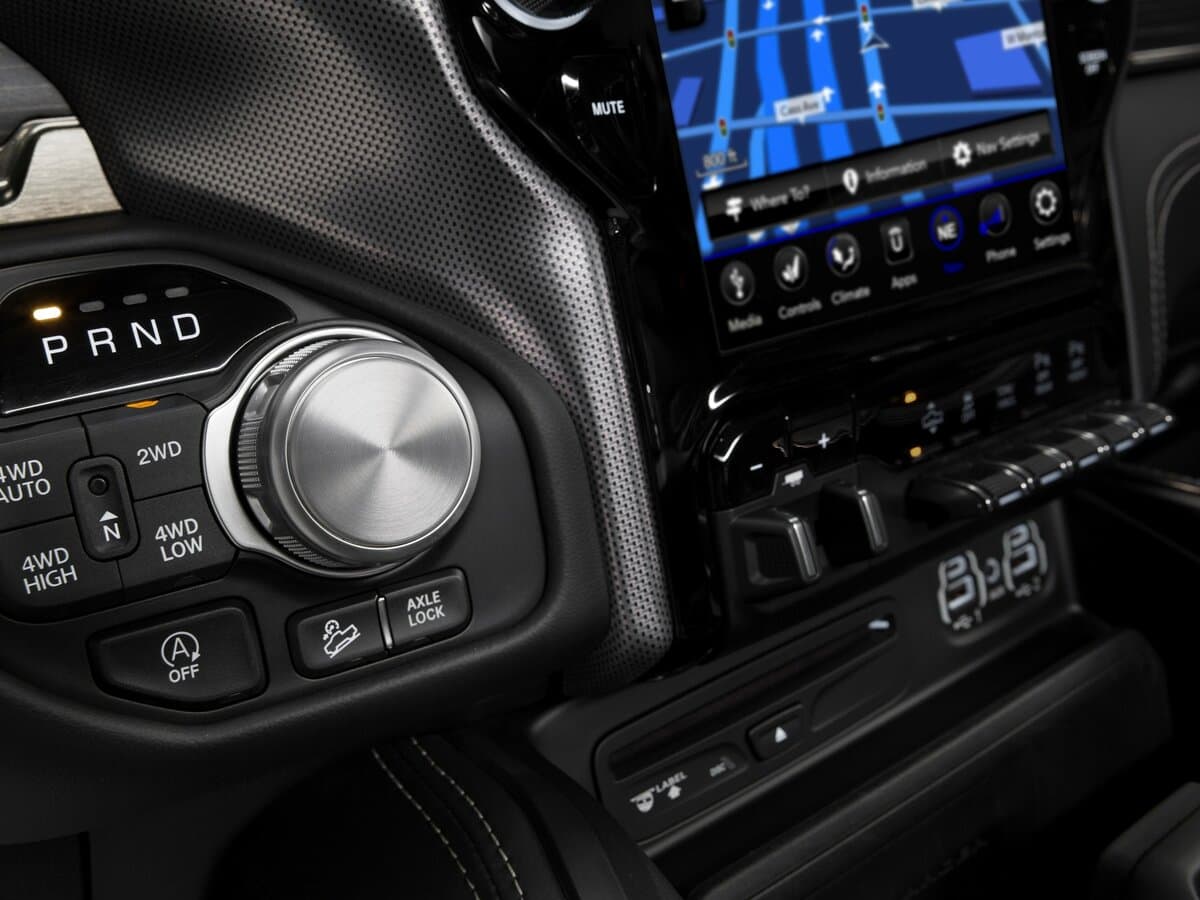 Ram 1500 V — Salon, öndən