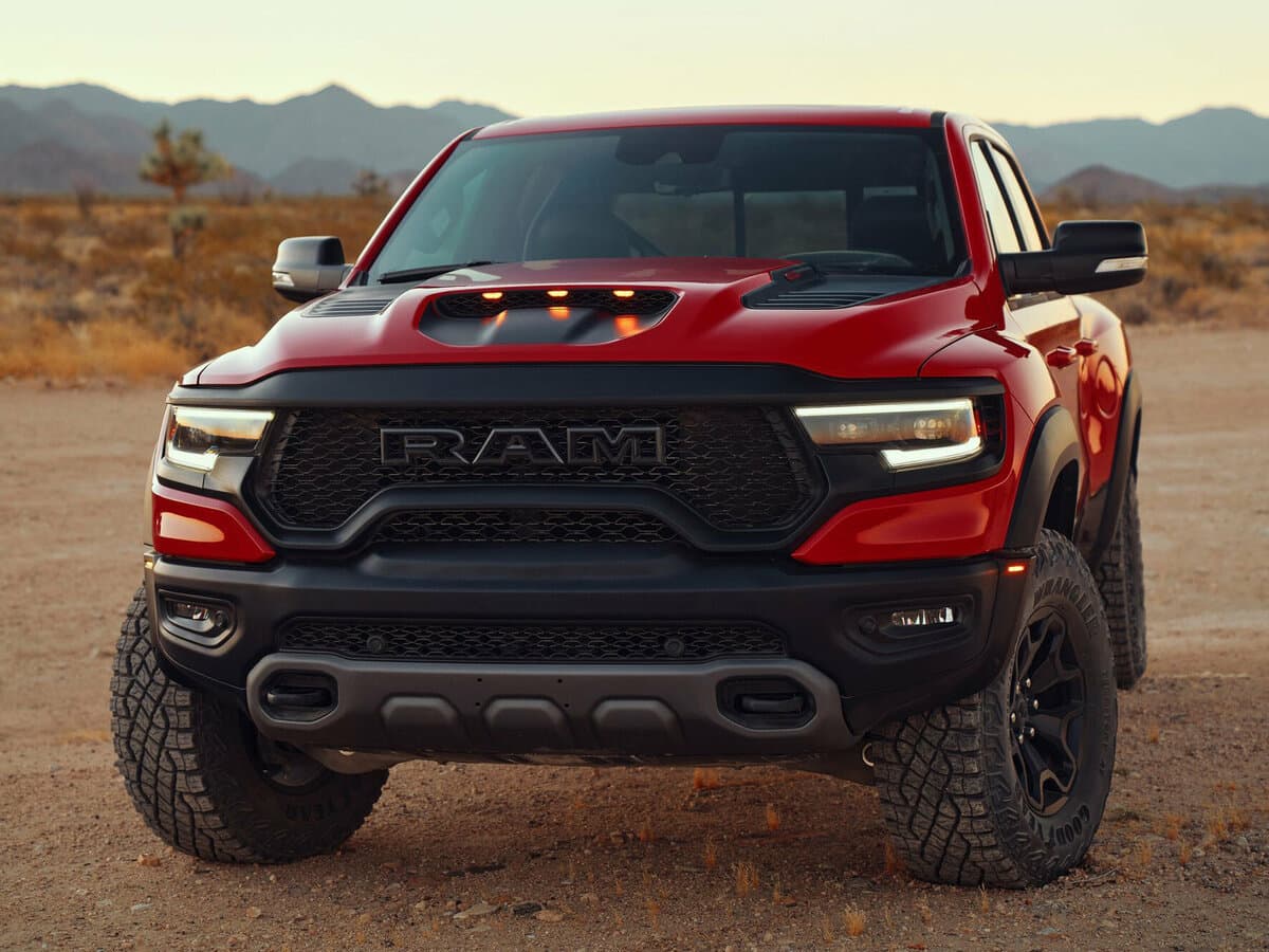 Ram 1500 V — Öndən