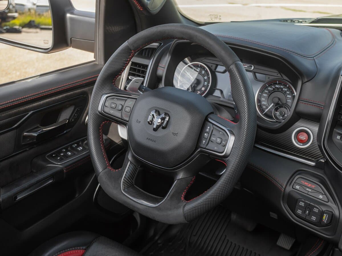 Ram 1500 V — Sükan