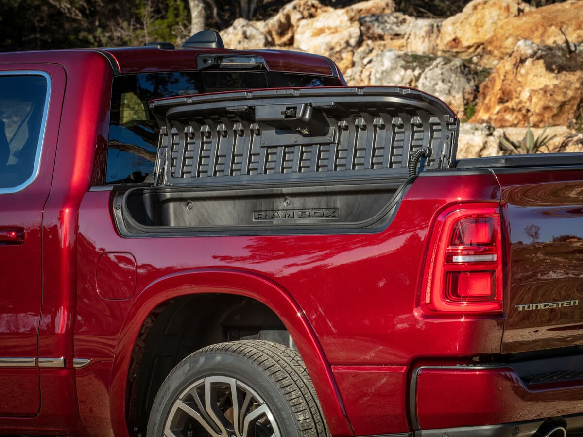 Ram 1500 V Restayling — Salon, öndən