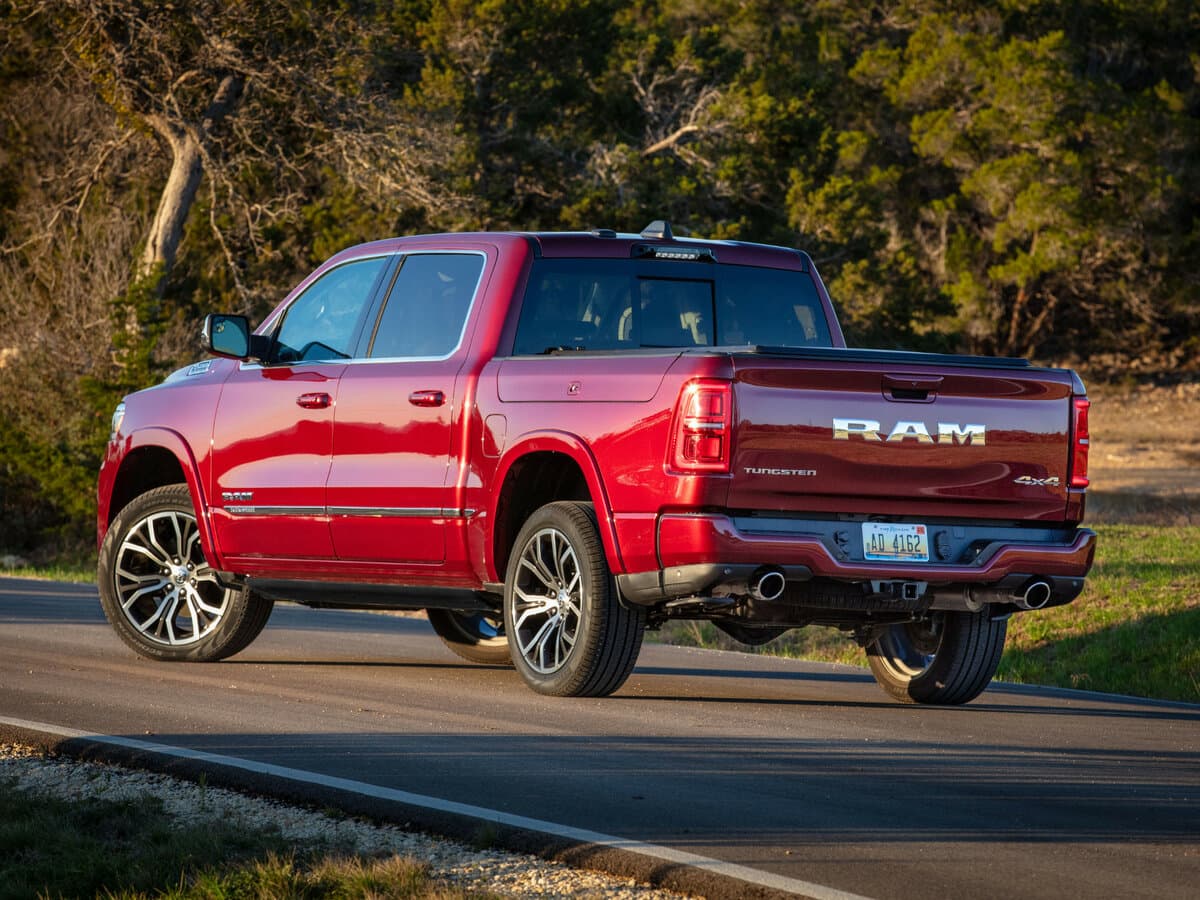 Ram 1500 V Restayling — 3/4 arxadan