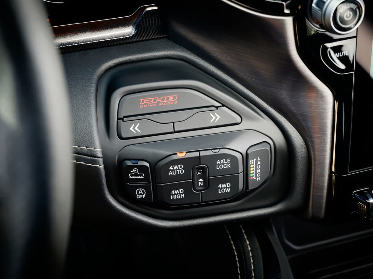 Ram 1500 V Restayling — Salon, öndən