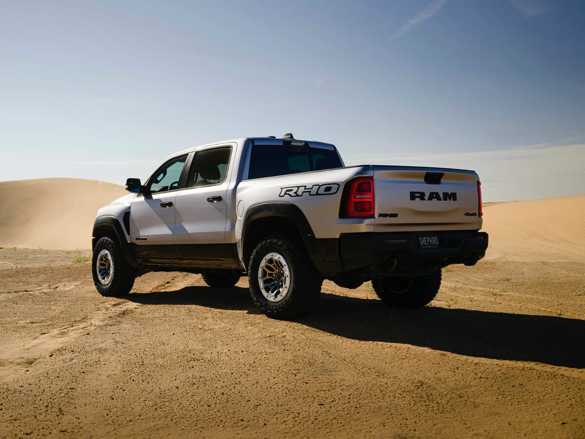 Ram 1500 V Restayling — 3/4 arxadan