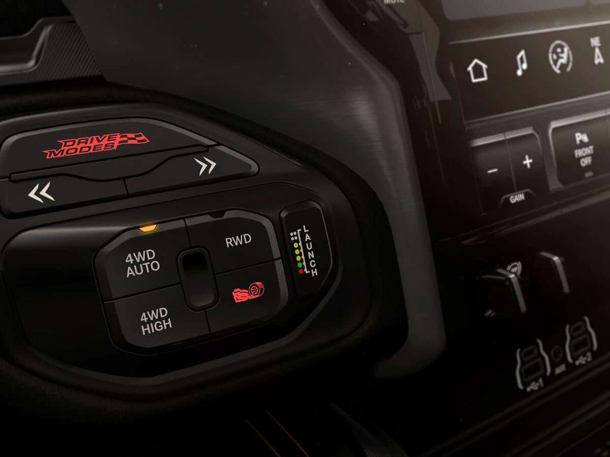 Ram 1500 V Restayling — Salon, öndən