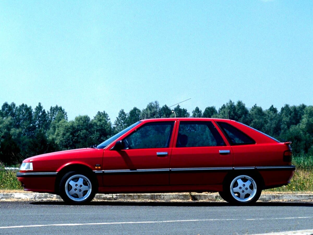 Renault 21 1986 – 1995 — Yandan