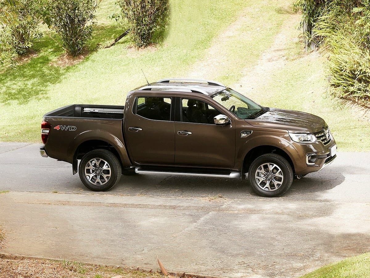 Renault Alaskan I — Yandan