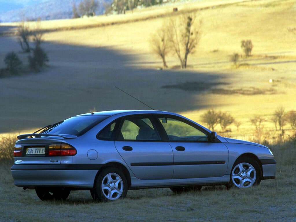Renault Laguna I — 3/4 arxadan
