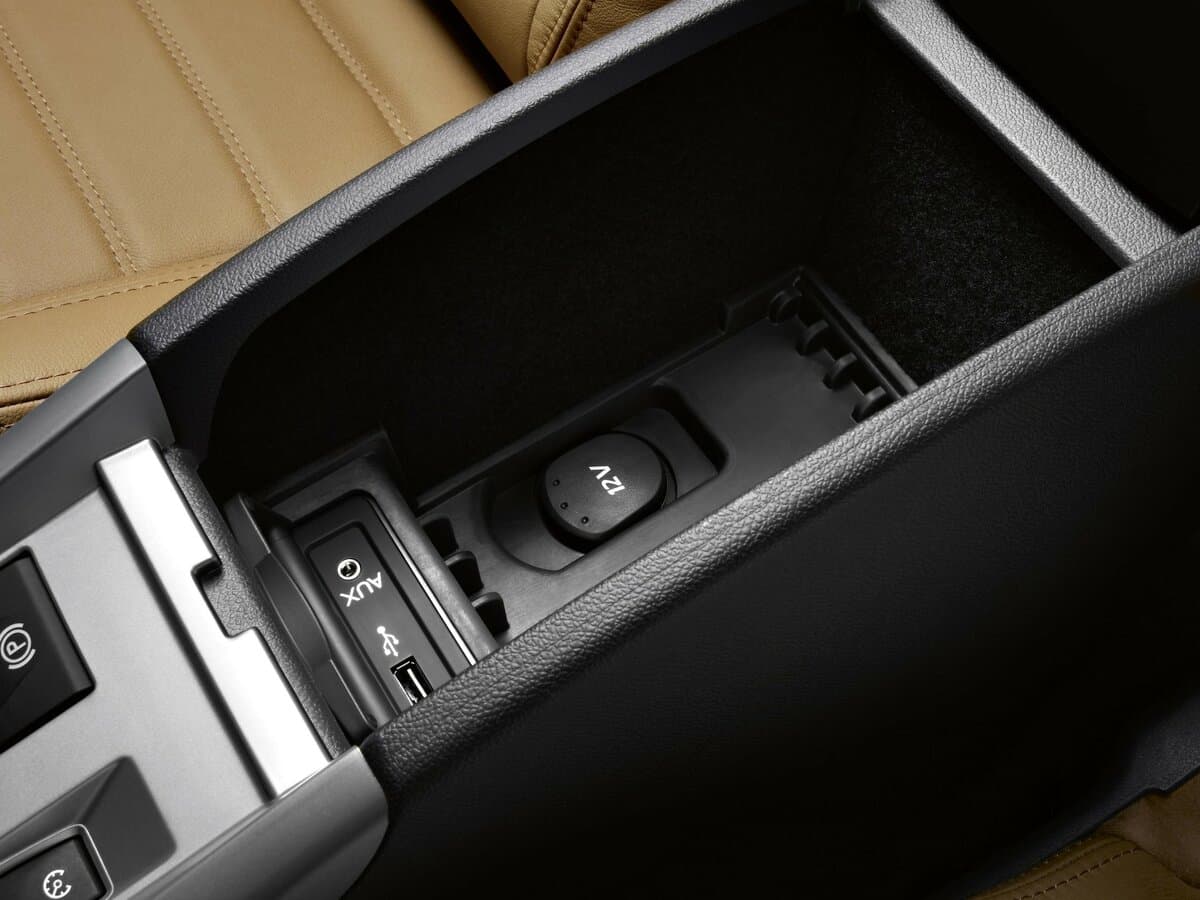Renault Laguna III — Salon, arxadan