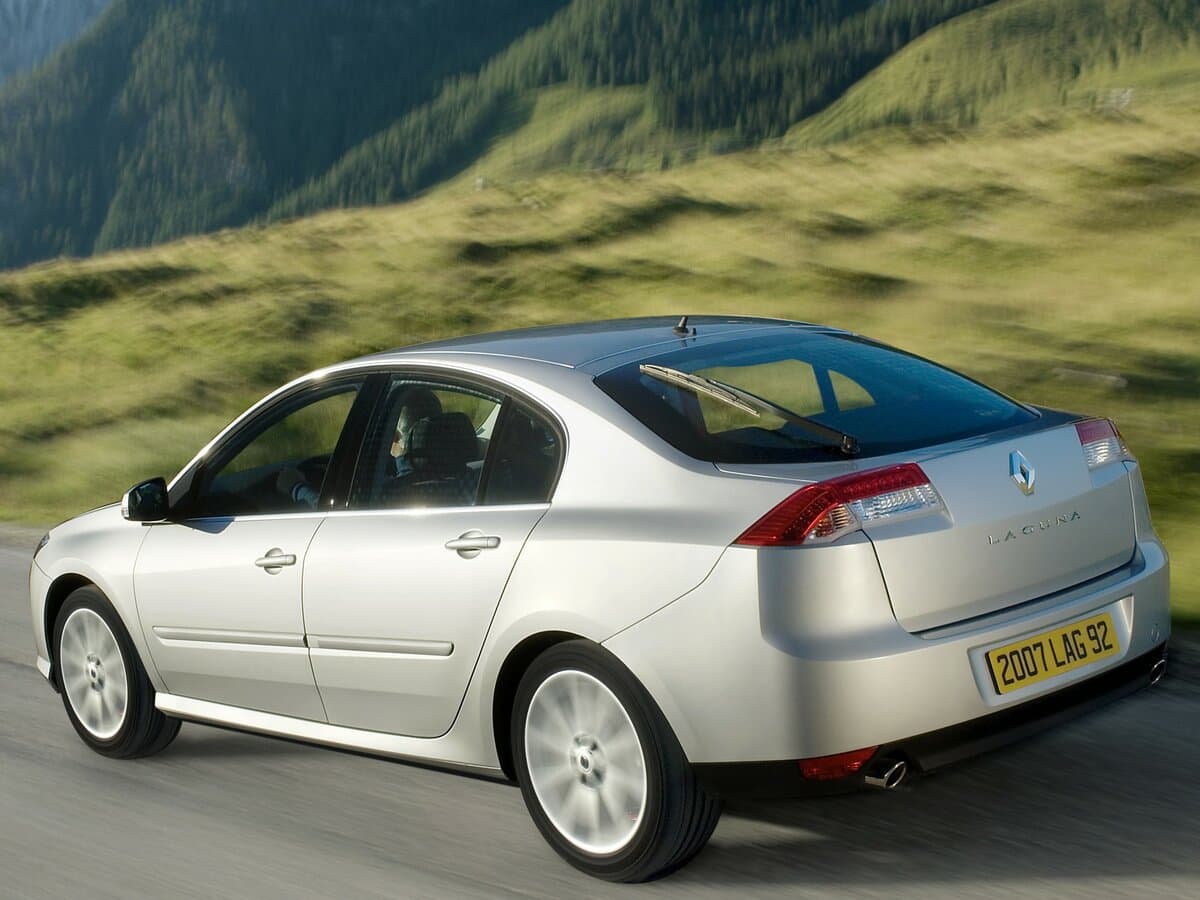 Renault Laguna III — 3/4 arxadan